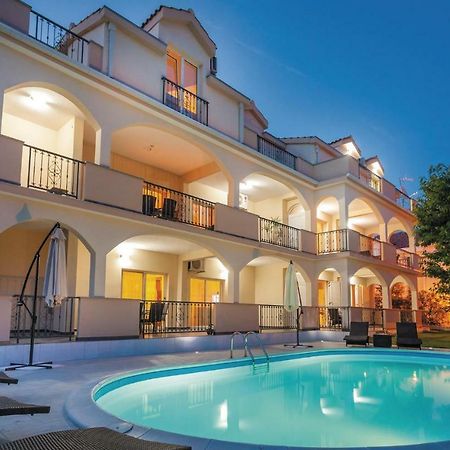 Amazing Apartment In Kastel Stafilic With Jacuzzi Kaštela Exteriör bild