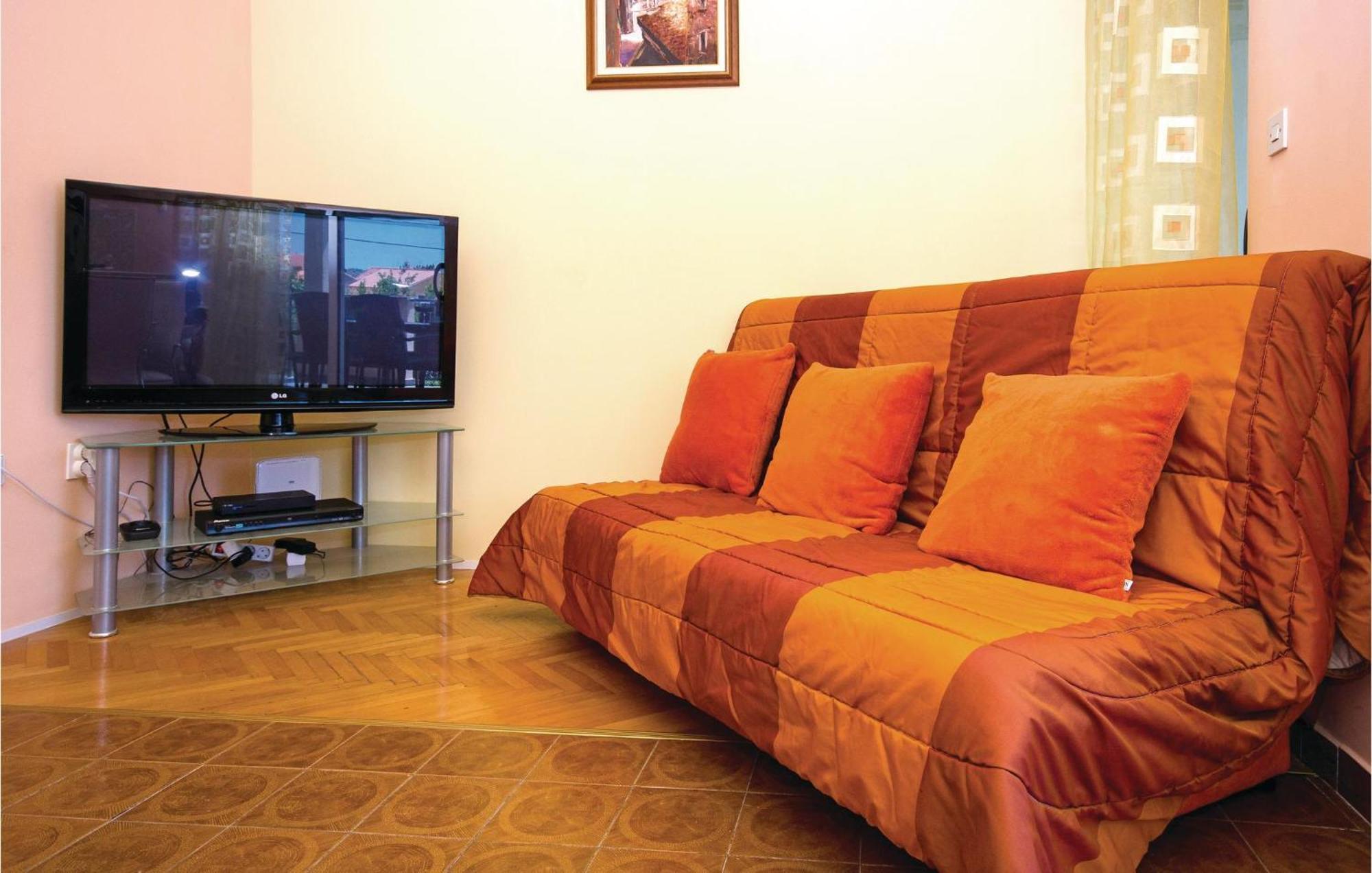Amazing Apartment In Kastel Stafilic With Jacuzzi Kaštela Exteriör bild
