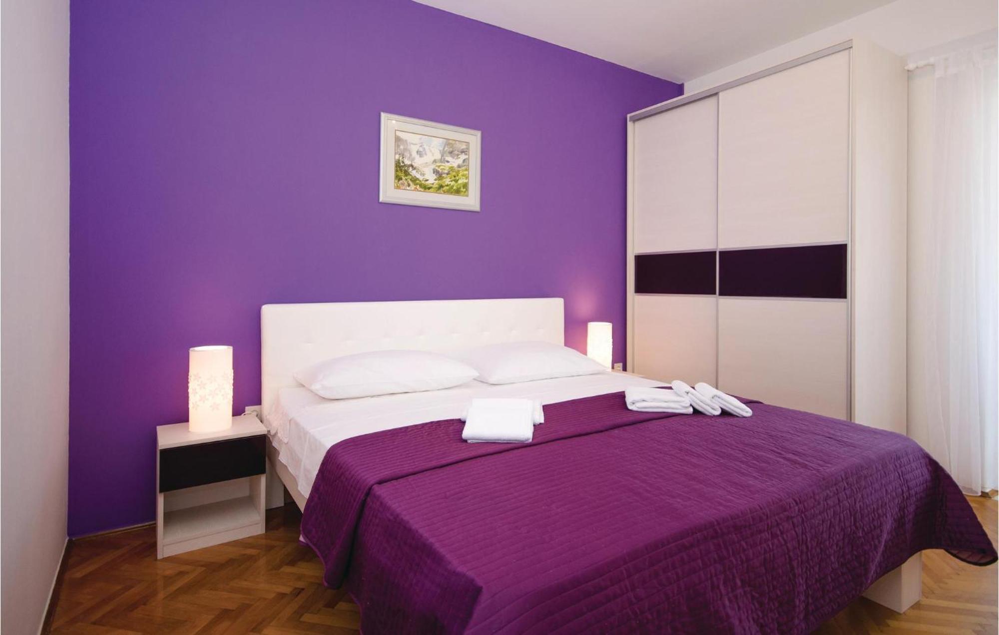 Amazing Apartment In Kastel Stafilic With Jacuzzi Kaštela Exteriör bild